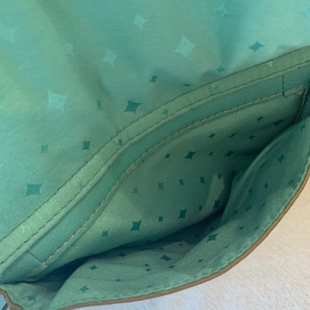 Fossil leather shoulder bag, gold hardware, scarf detail. - Picture 4 of 6